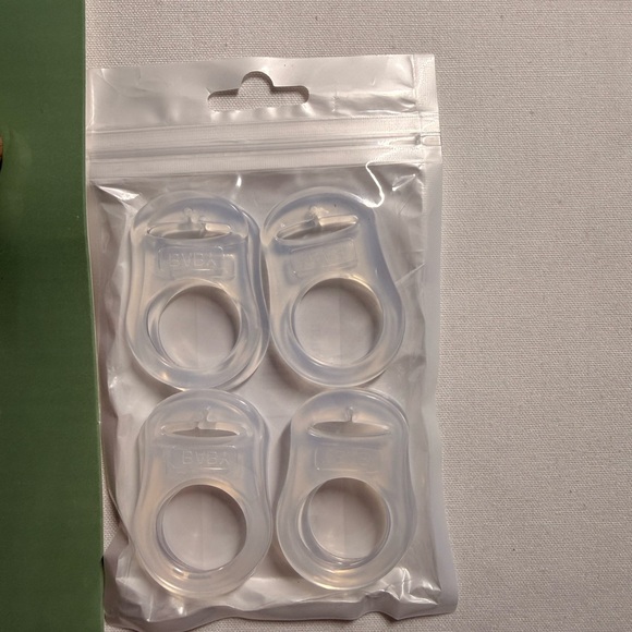 Munchkin Pacifier Wipes, Pacifier clips,& pacifier silicone adapter rings. - Picture 5 of 6